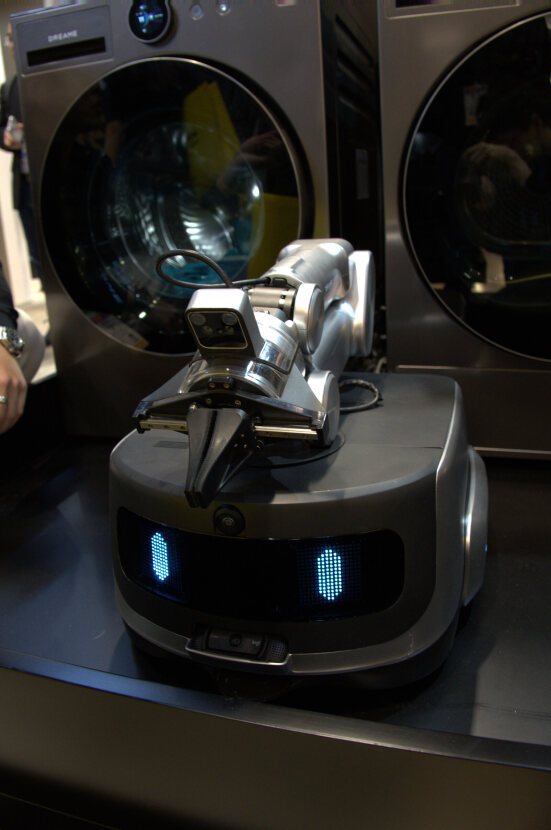 度报道：AI与你人工智能走进生活J9国际网站CES 2026深(图5)